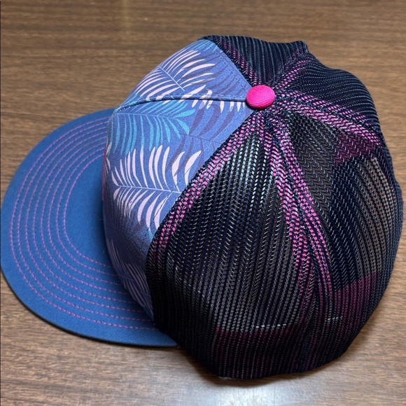 Tropical Theme Snap On Truckers Cap unisex - Picture 7 of 10